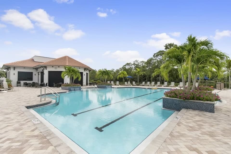 Market Report August 2023 - Naples