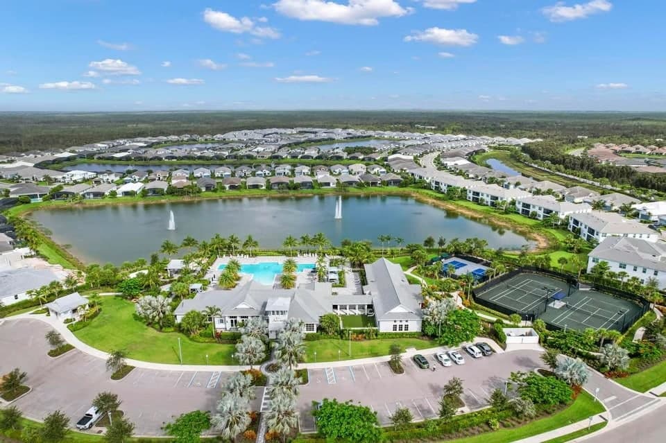 Market Report December 2024 - Naples