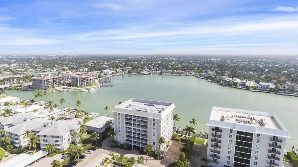 Market Report February 2023 - Naples