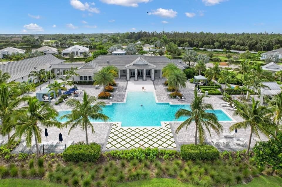 Market Report February 2024 - Naples
