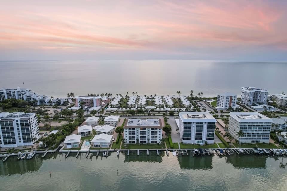 Market Report July 2023 - Naples