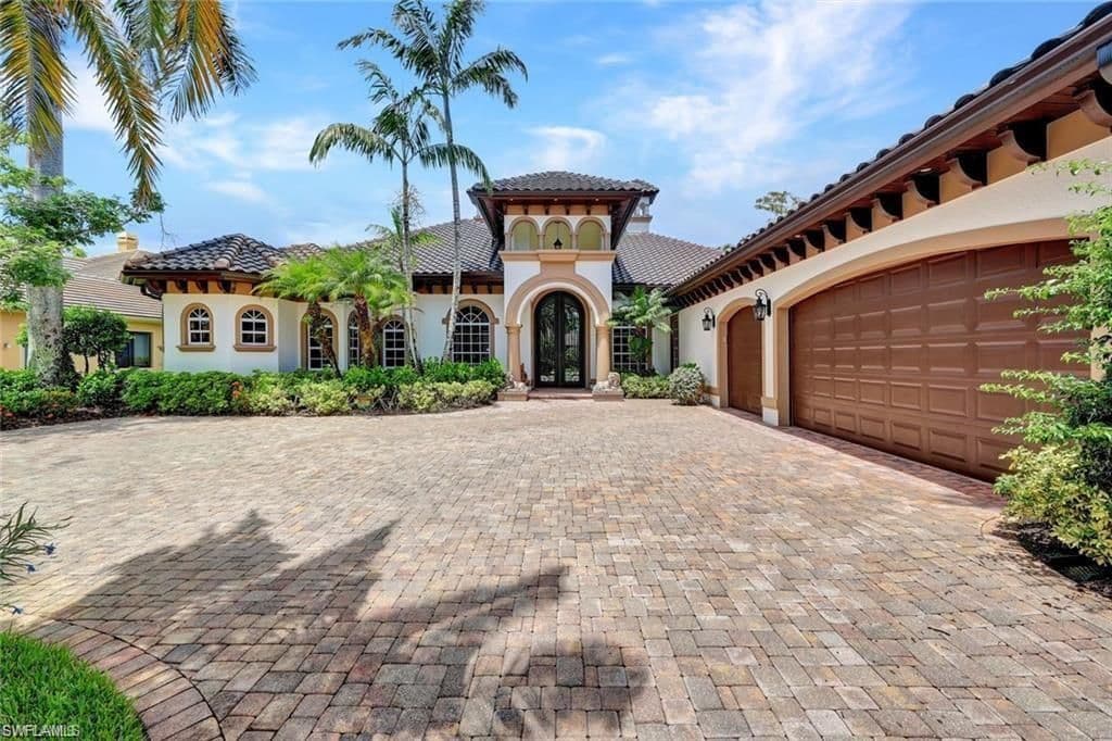 2743 Olde Cypress Dr