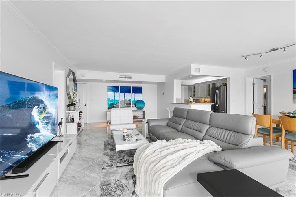 2750 Gulf Shore BLVD N # 402