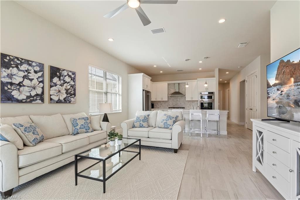 9158 Cayman DR