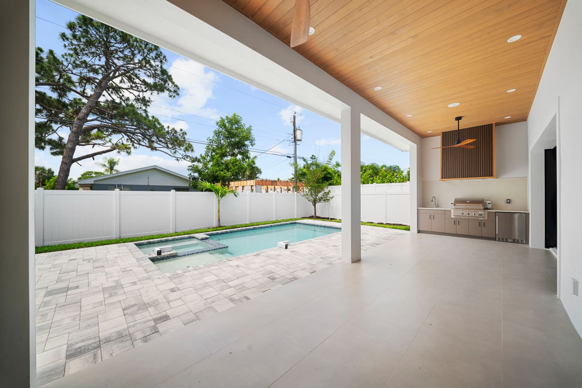638 93rd Ave N - Gallery