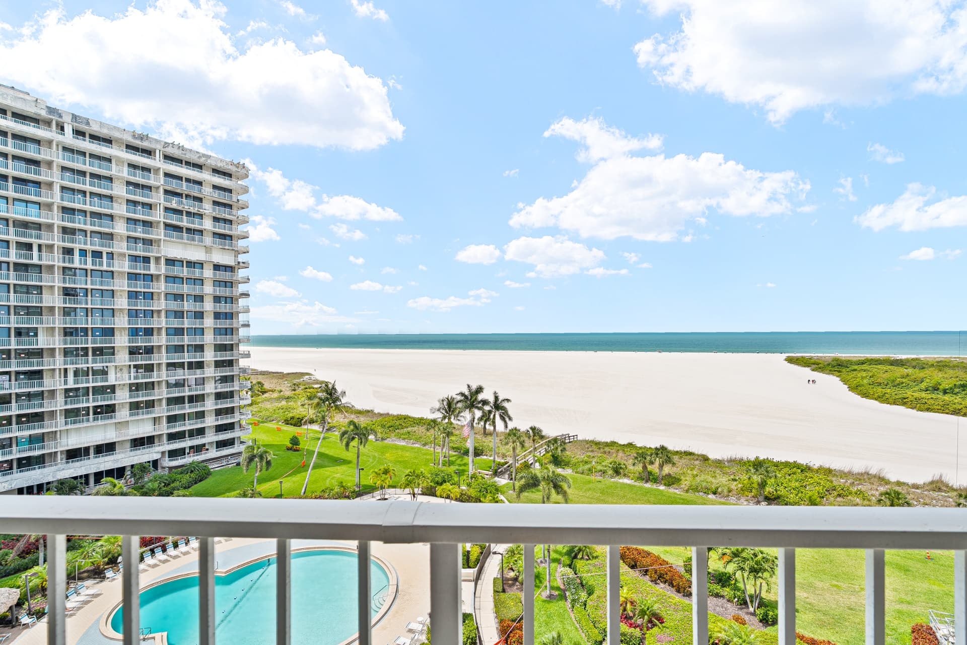 320 Seaview Ct Apt 805