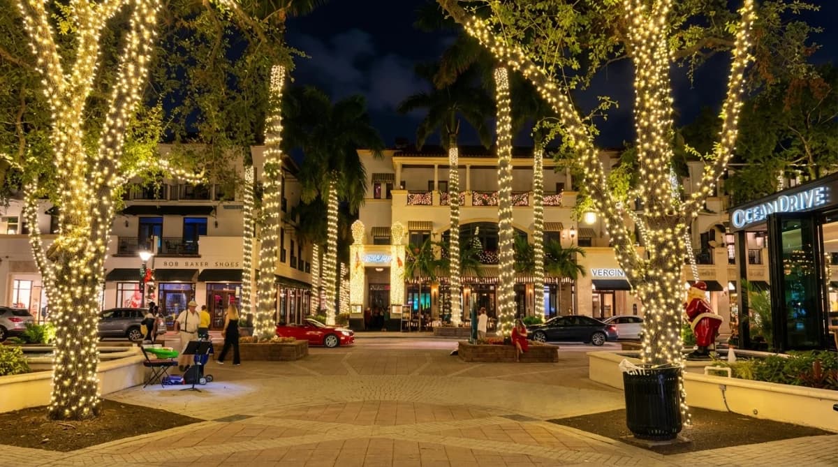 Holiday Season in Naples: Lights, Parades, Carols & Coastal Traditions